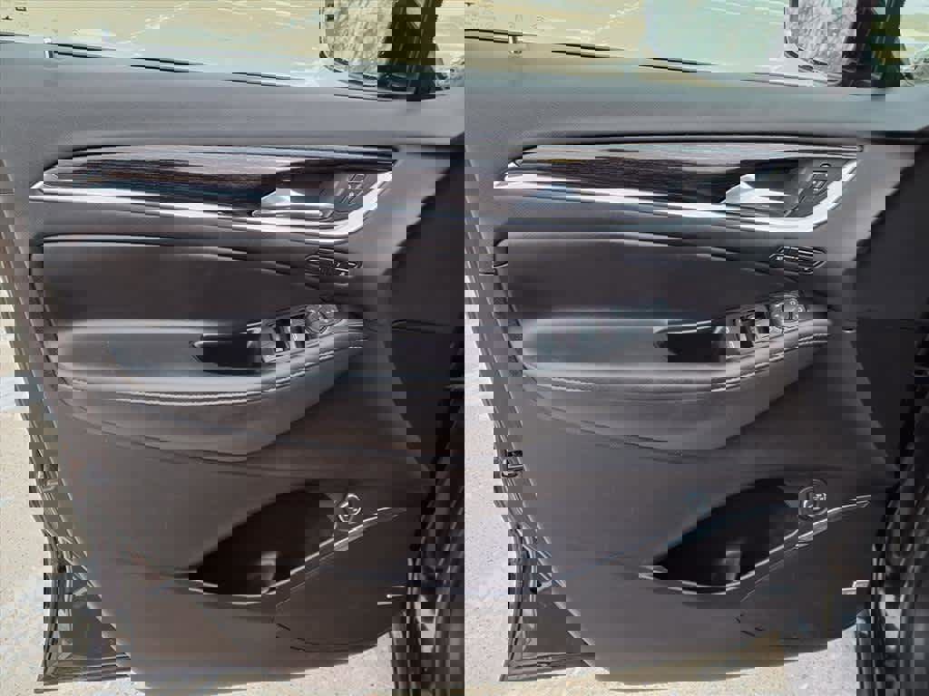 Used 2019 Buick Enclave Avenir w/ Avenir Technology Package image 14