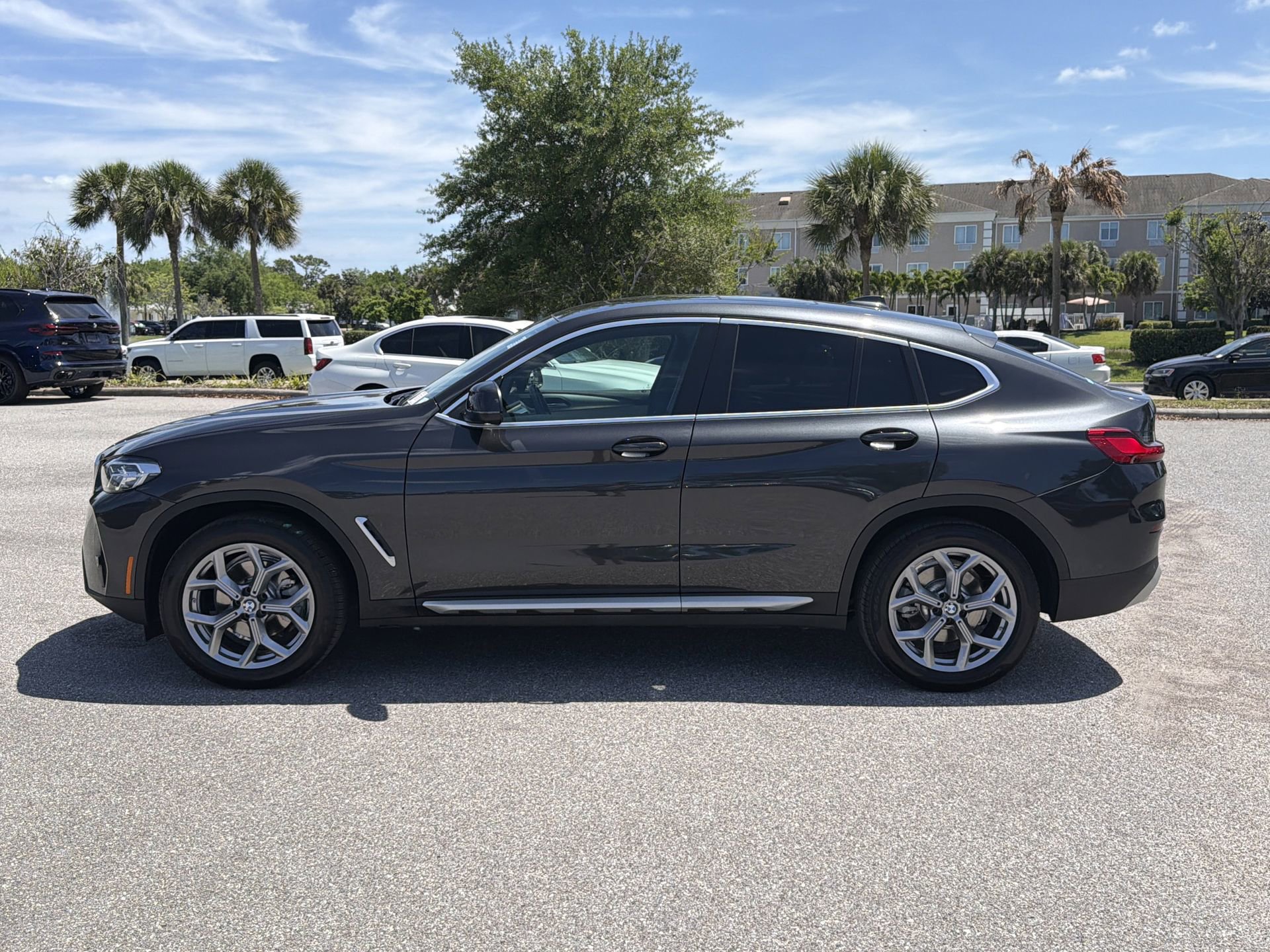Certified 2025 BMW X4 xDrive30i w/ Premium Package image 7