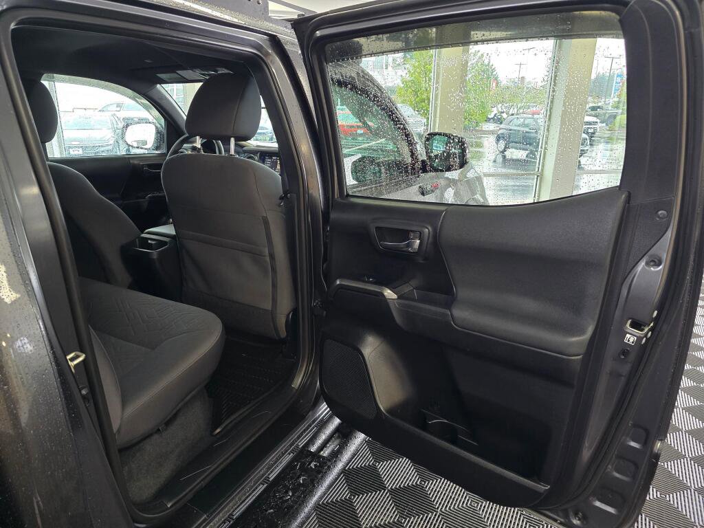 Used 2019 Toyota Tacoma TRD Sport image 30