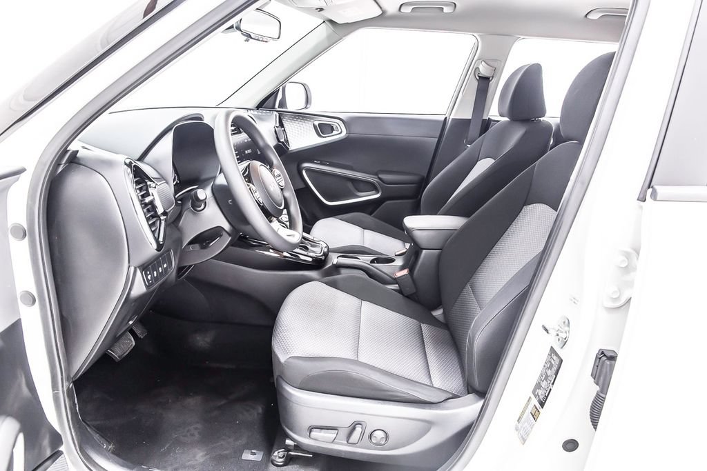 Used 2023 Kia Soul S FWD image 24