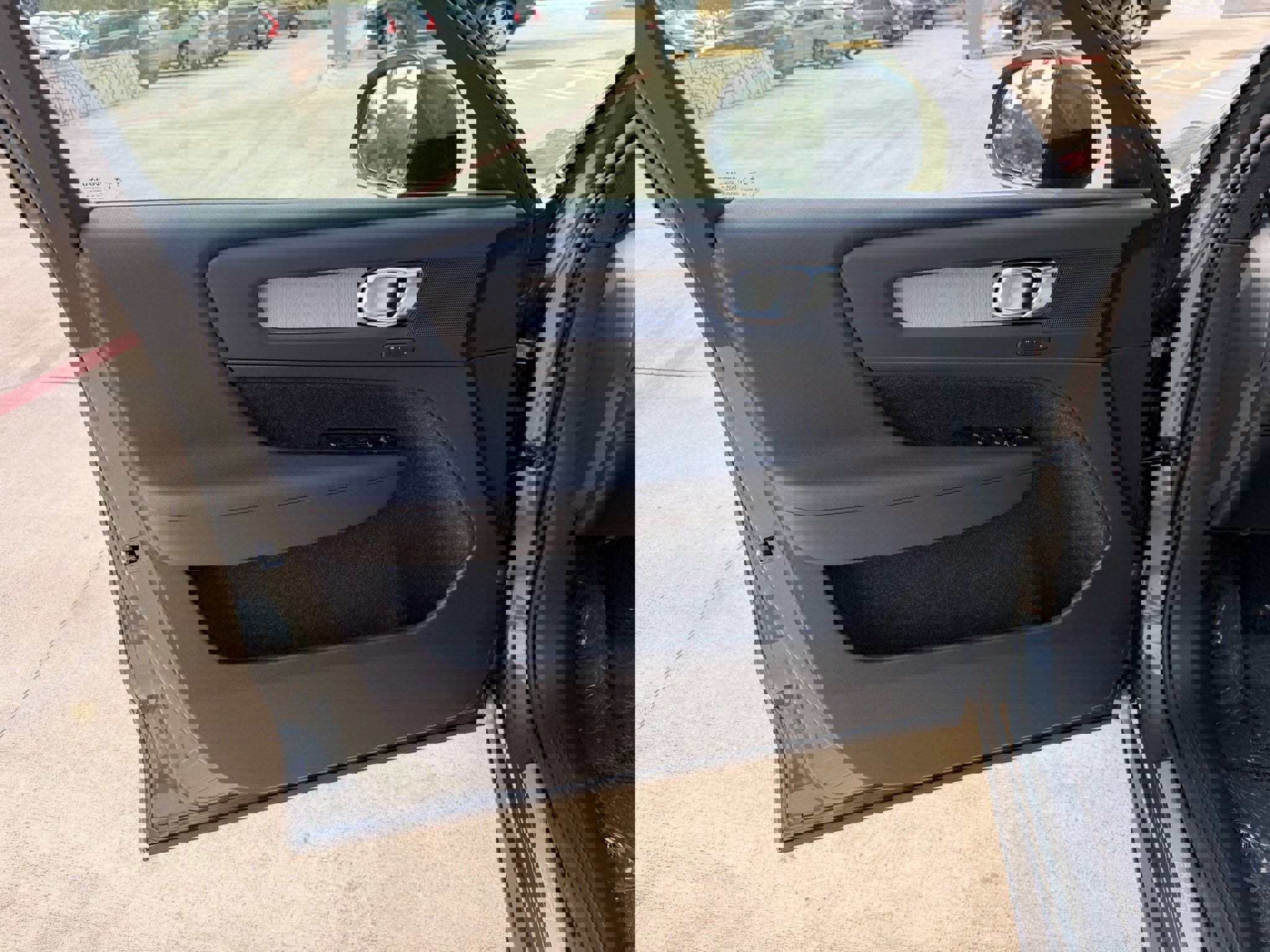 New 2026 Volvo EX40 Plus w/ Protection Package Premier image 16