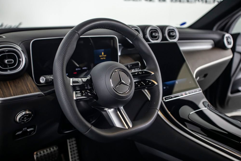 Used 2025 Mercedes-Benz GLC 300 w/ AMG Line image 21