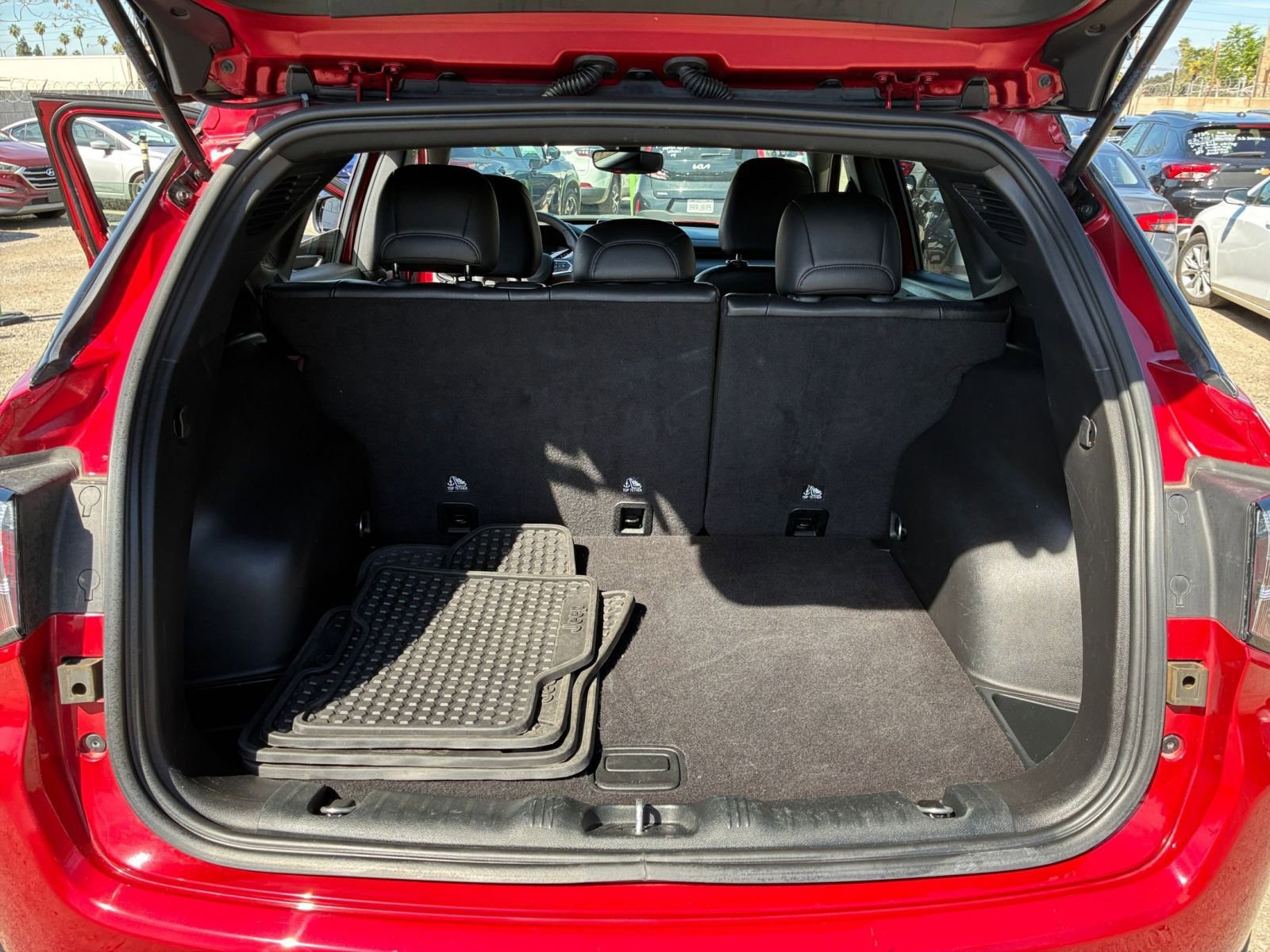 Used 2025 Jeep Compass Trailhawk AWD/4WD image 31