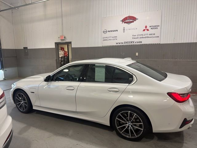 Used 2021 BMW 330e xDrive w/ Executive Package AWD/4WD image 5