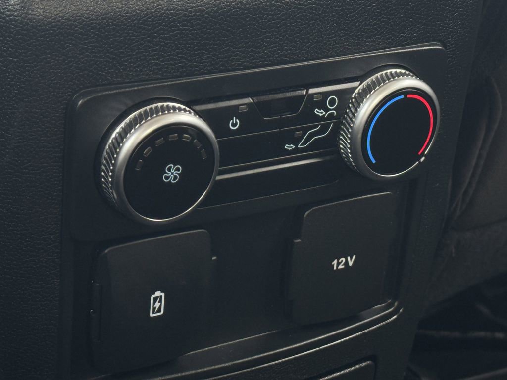 Used 2023 Ford Explorer XLT image 31