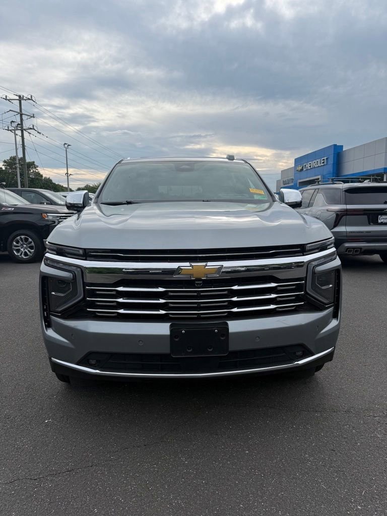 Used 2025 Chevrolet Suburban Premier AWD/4WD image 8