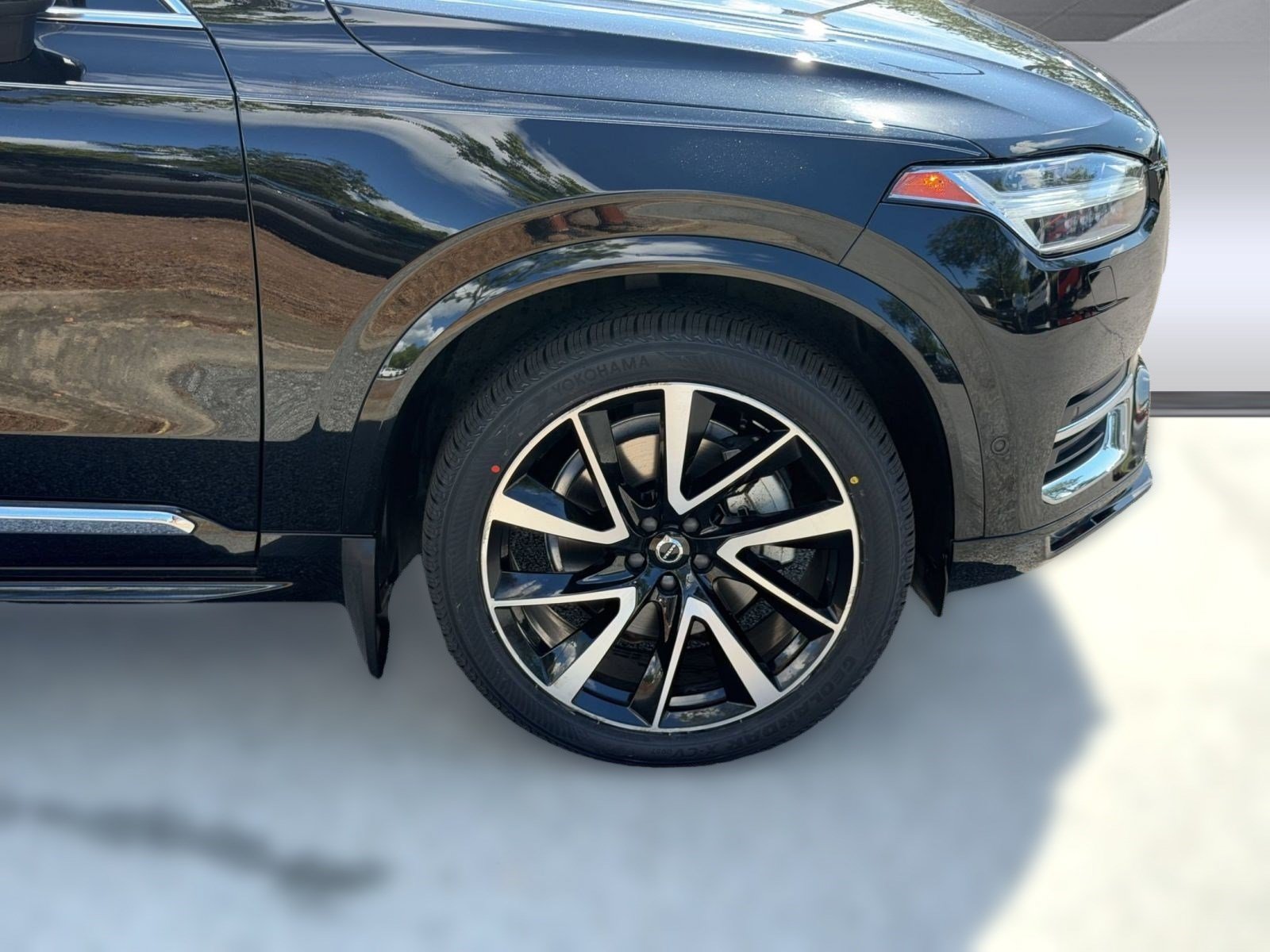 Certified 2023 Volvo XC90 B5 Plus w/ Protection Package Premier AWD/4WD image 13