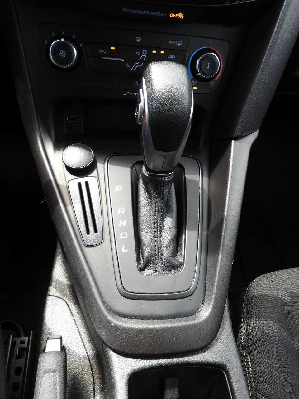 Used 2018 Ford Focus SE FWD image 38