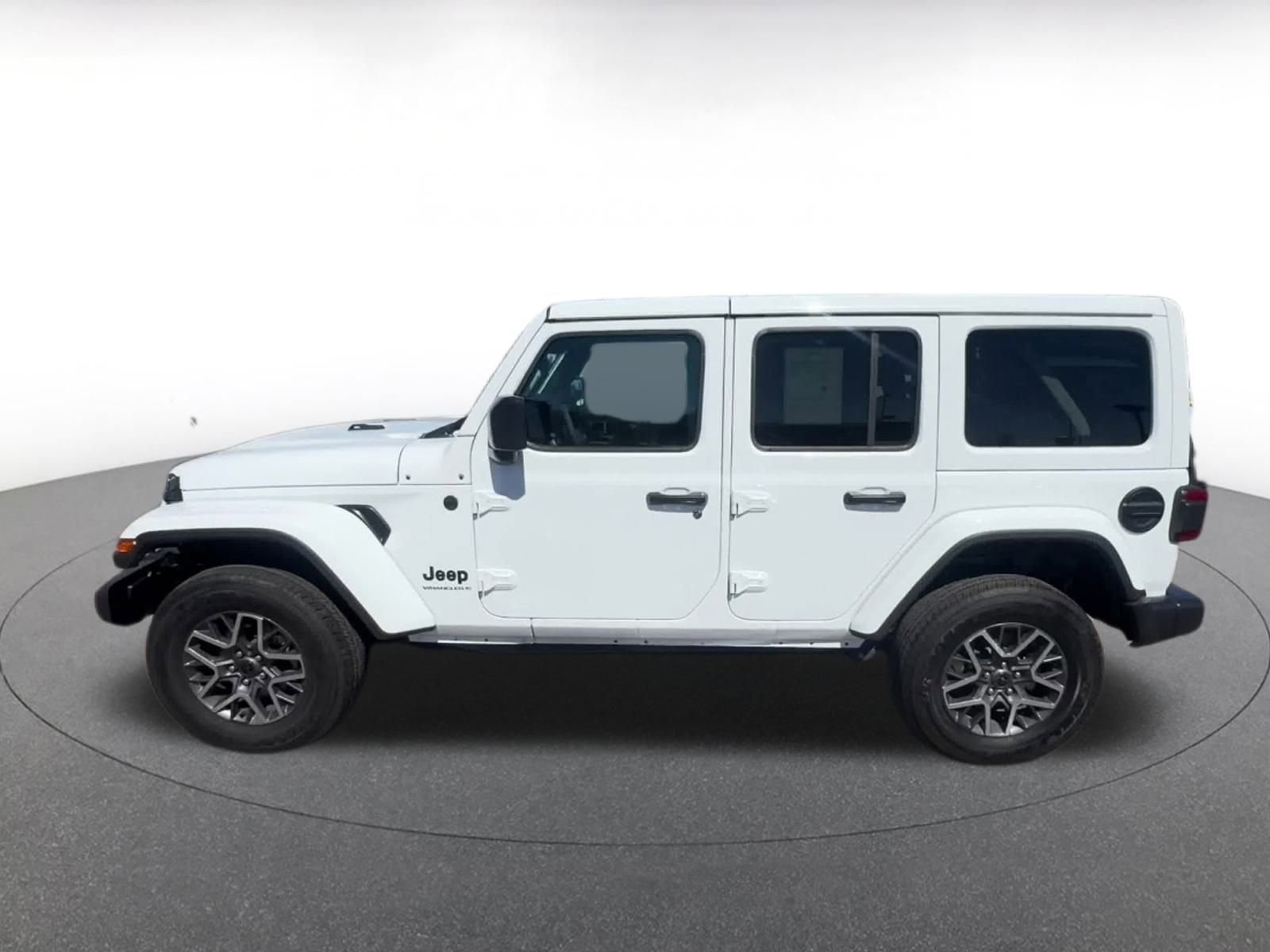 Used 2025 Jeep Wrangler Sahara image 9