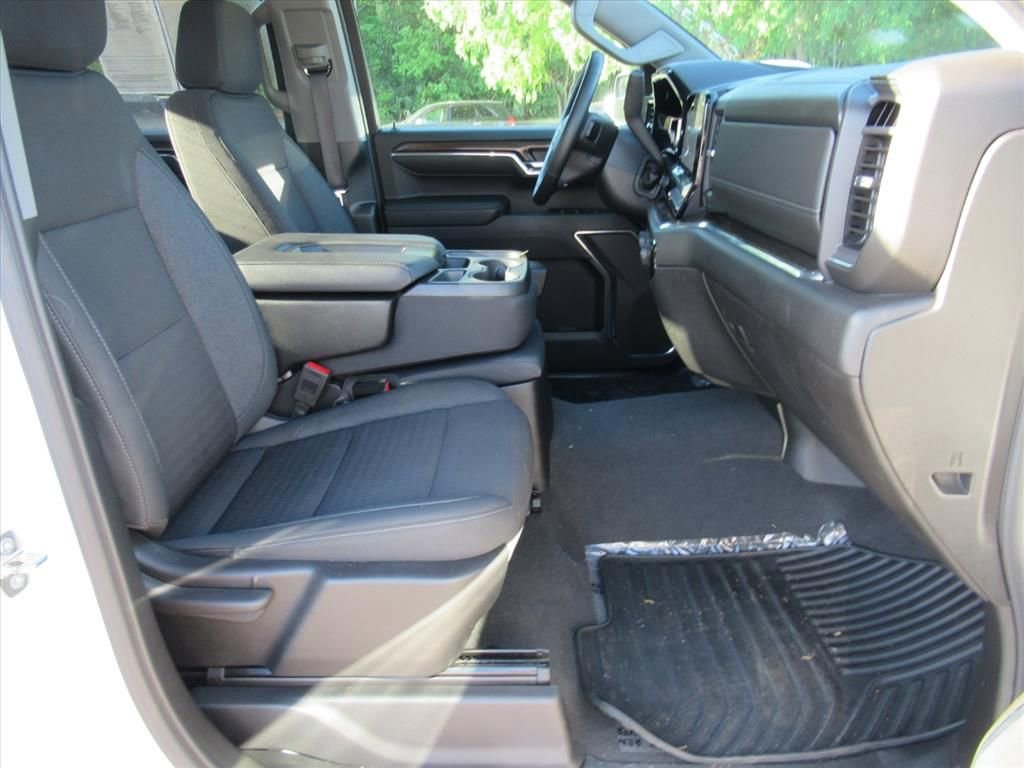 Used 2024 Chevrolet Silverado 1500 LT AWD/4WD image 10