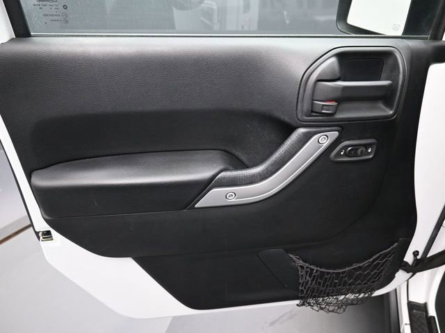 Used 2016 Jeep Wrangler Unlimited Sahara w/ Connectivity Group image 10