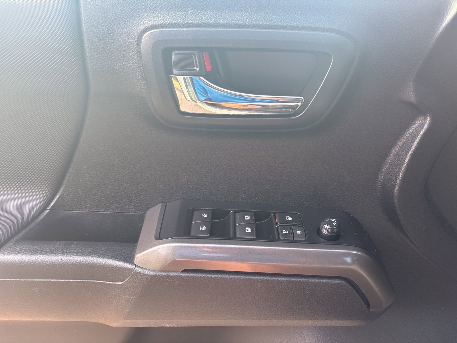 Used 2022 Toyota Tacoma TRD Off-Road image 23