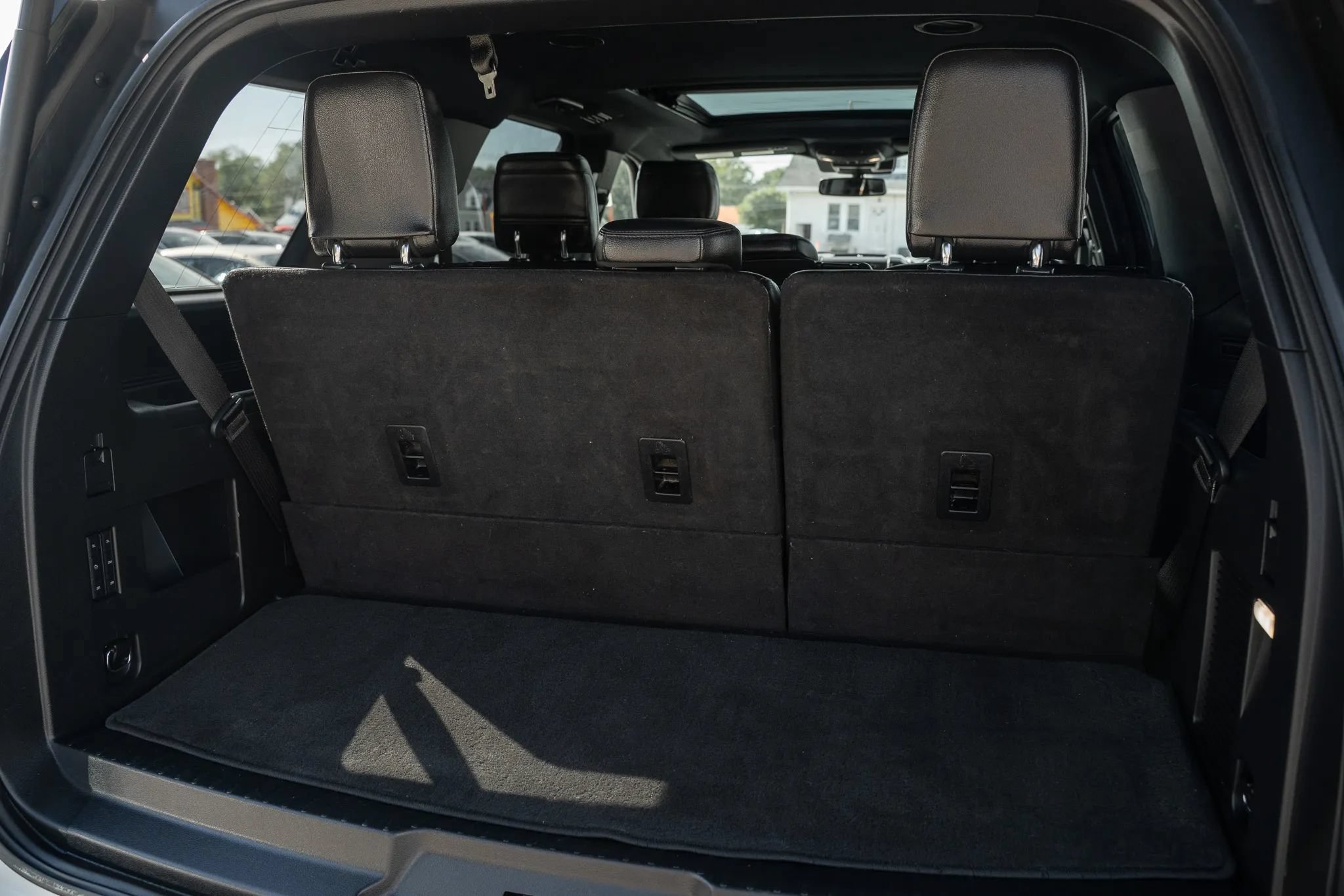 Used 2018 Ford Expedition Limited w/ Equipment Group 302A AWD/4WD image 11