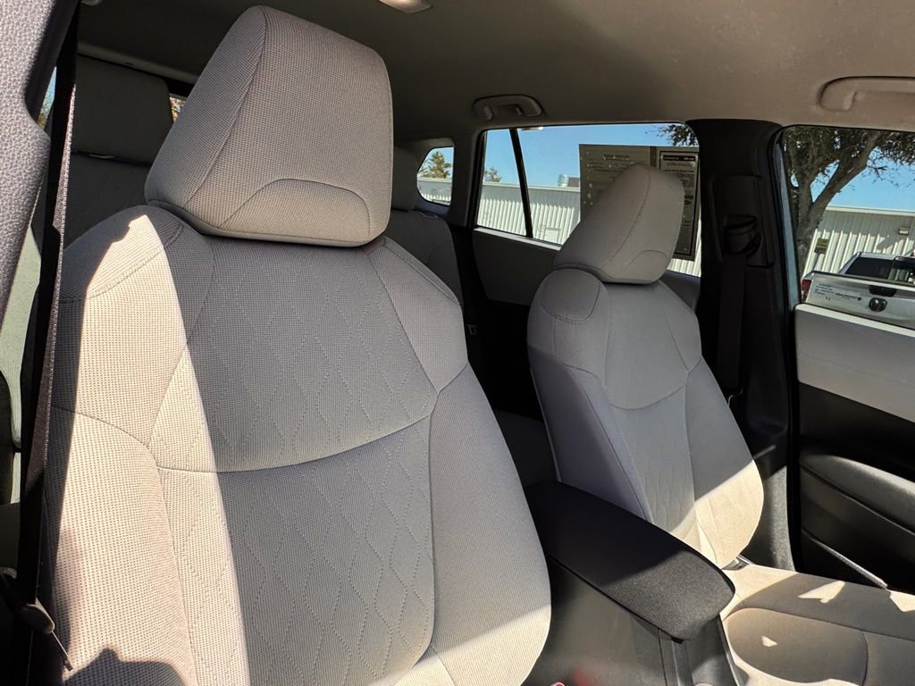 Used 2024 Toyota Corolla Cross L image 32