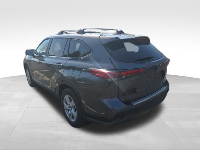 Used 2023 Toyota Highlander L image 4
