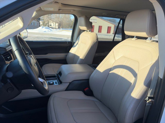 Used 2024 Ford Expedition Limited image 10