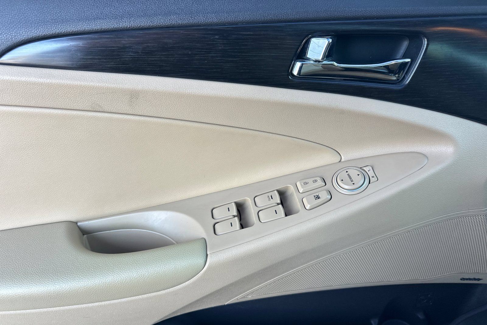 Used 2013 Hyundai Sonata Limited w/ Premium Pkg FWD image 14