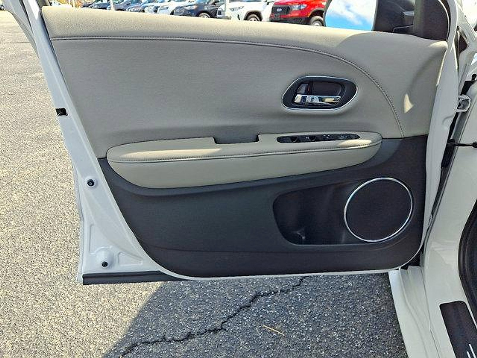 Used 2019 Honda HR-V Touring image 12