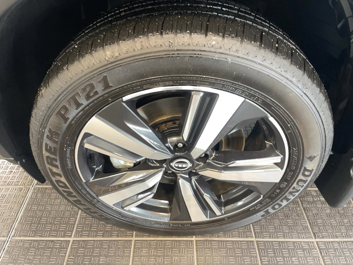 Used 2025 Nissan Rogue SL w/ Tech Package AWD/4WD image 5
