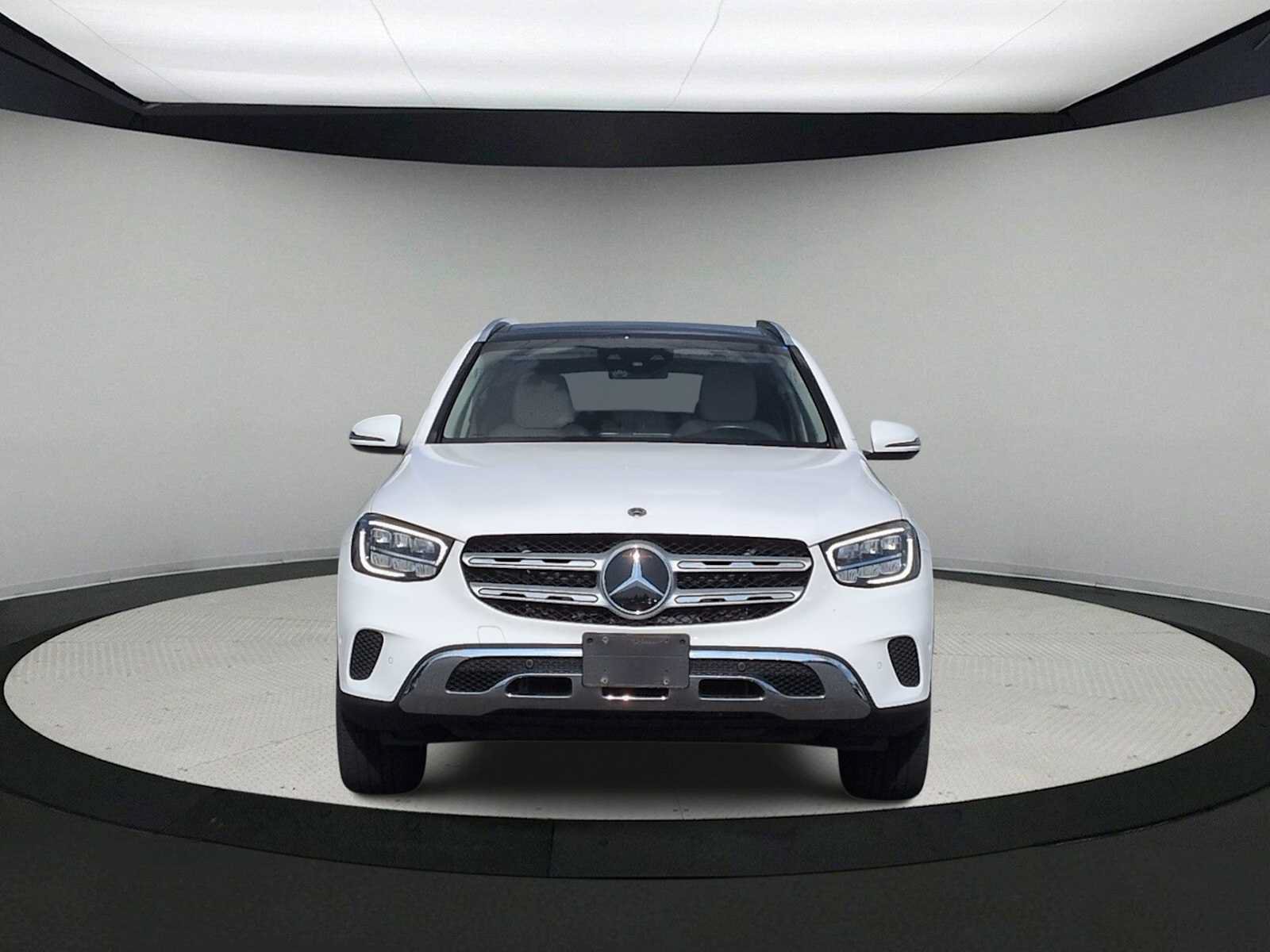 Used 2021 Mercedes-Benz GLC 300 4MATIC image 3