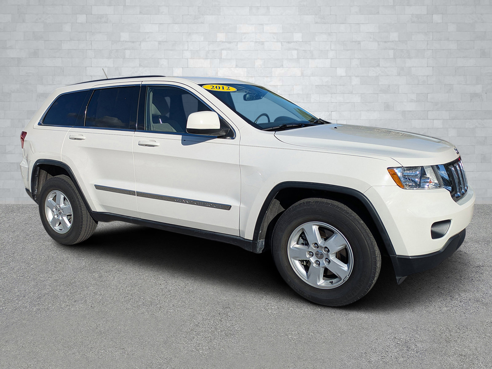 Used 2012 Jeep Grand Cherokee Laredo image 2