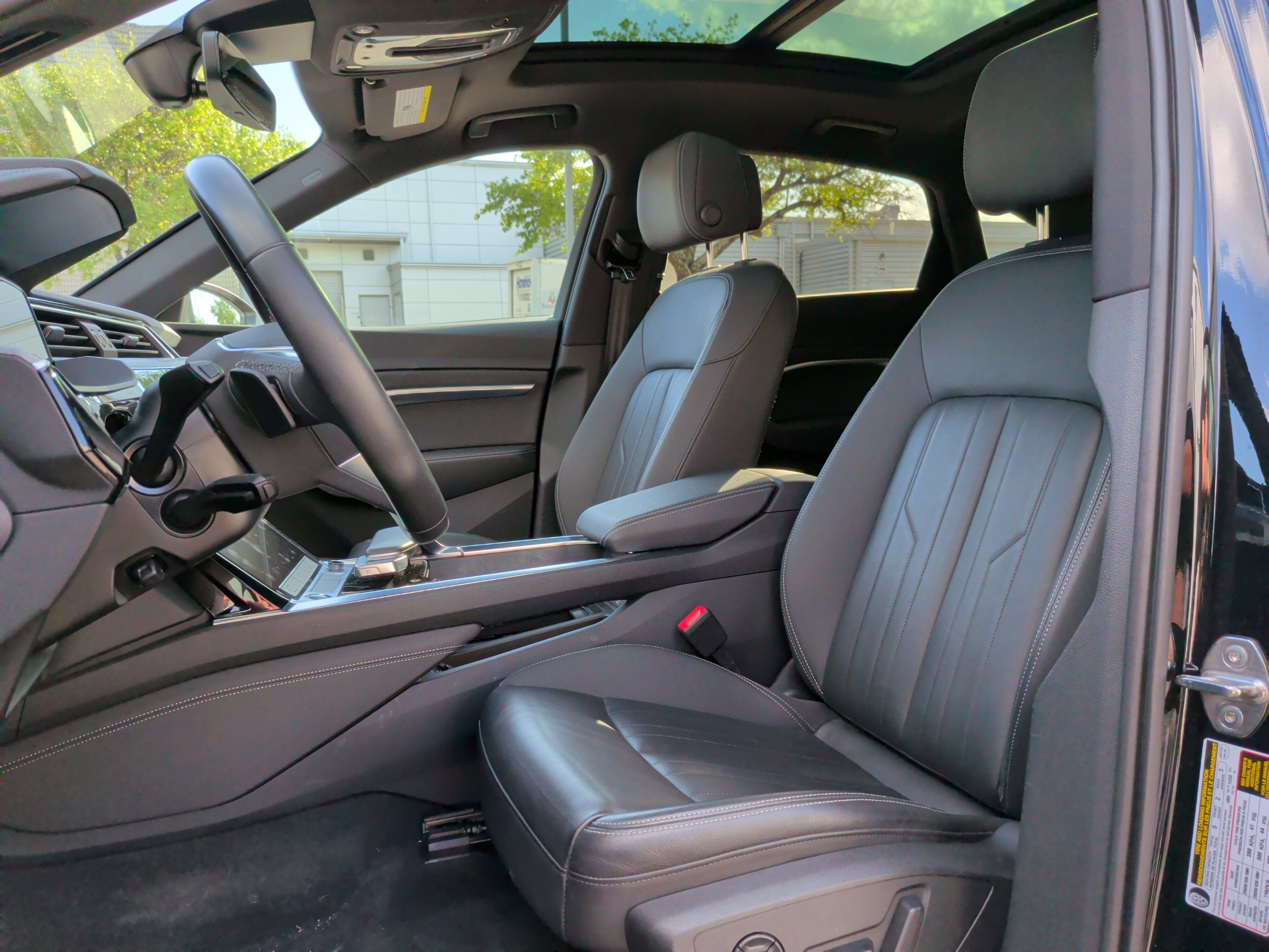 Used 2023 Audi e-tron Premium w/ Convenience Plus Package image 17