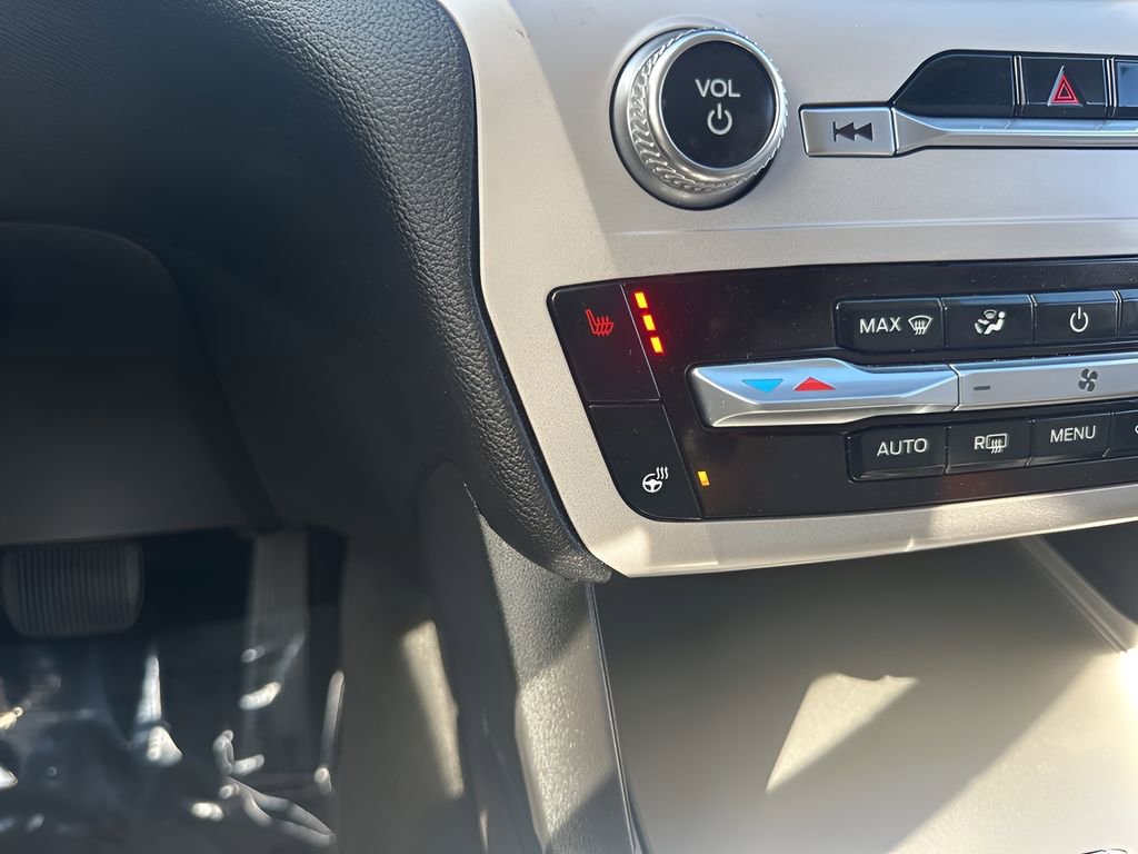 Used 2024 Ford Explorer XLT w/ Equipment Group 202A image 21