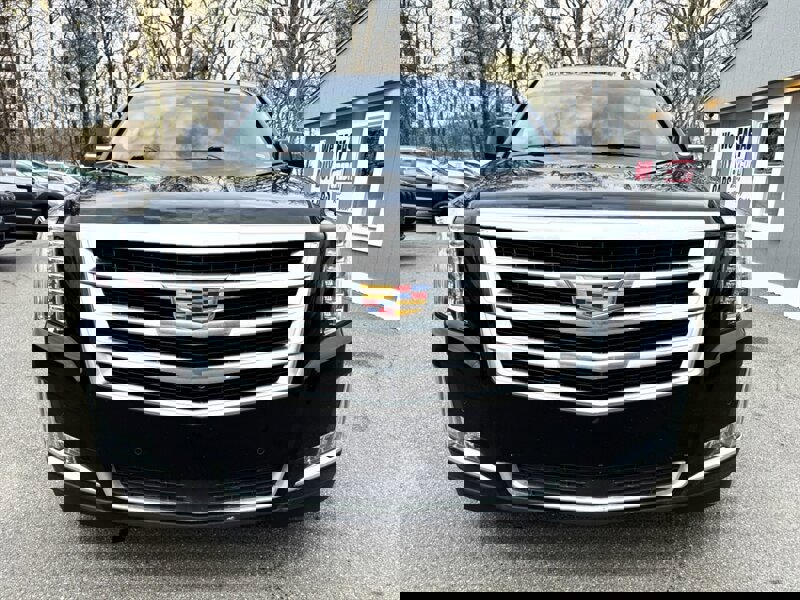 Used 2020 Cadillac Escalade ESV Premium Luxury image 2