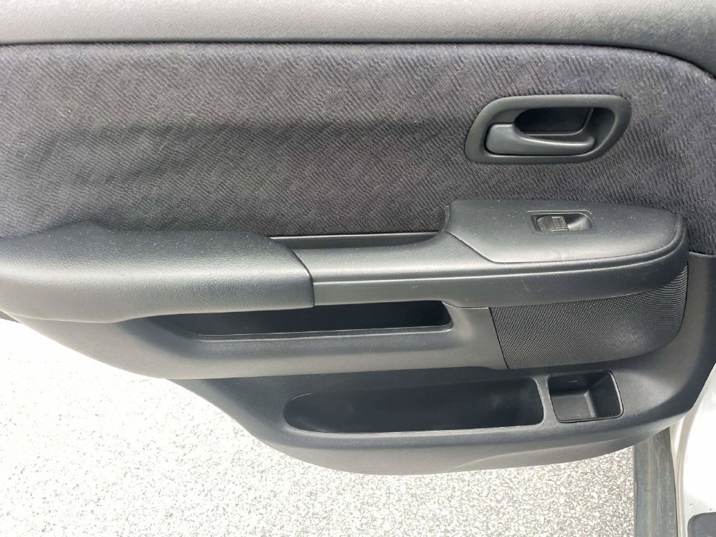 Used 2005 Honda CR-V LX image 13