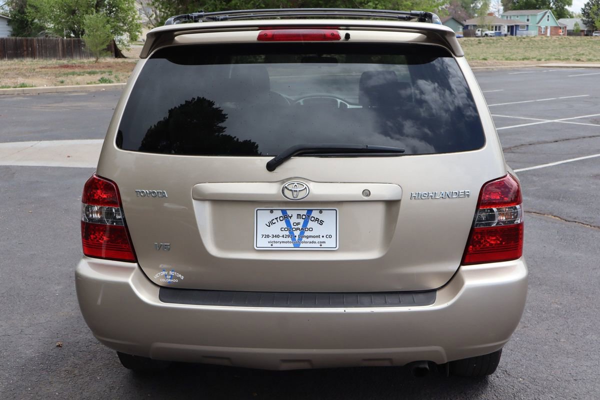 Used 2005 Toyota Highlander 2WD V6 w/ 3rd Row image 6