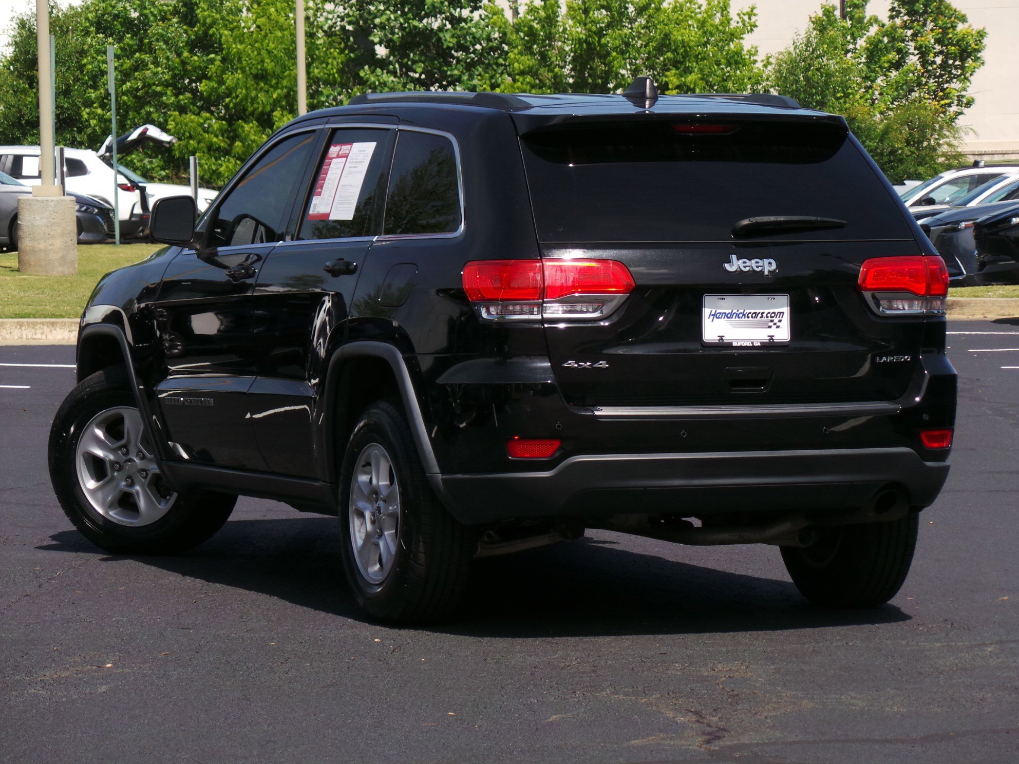 Used 2017 Jeep Grand Cherokee Laredo w/ Quick Order Package 23E AWD/4WD image 3