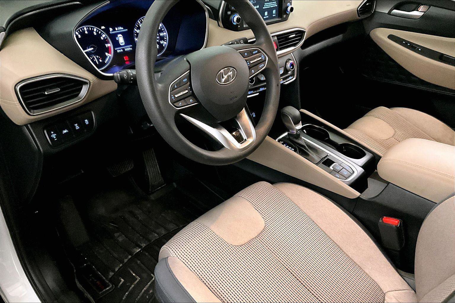 Used 2020 Hyundai Santa Fe SE image 12