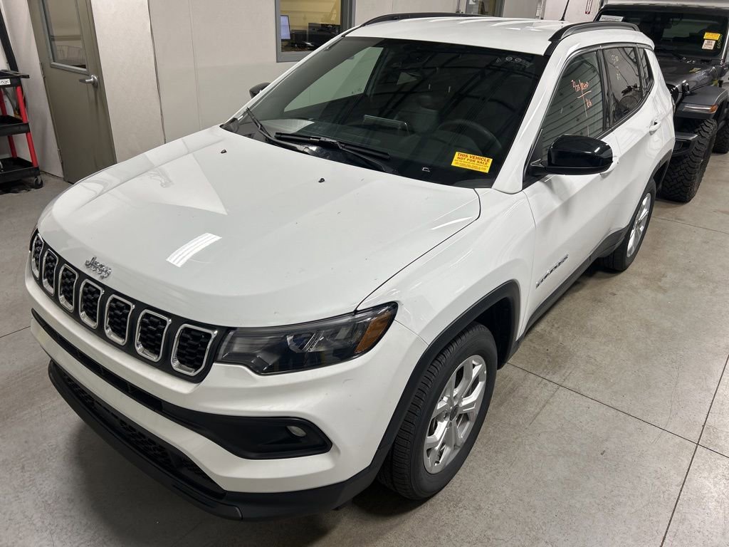 Used 2025 Jeep Compass Latitude image 1