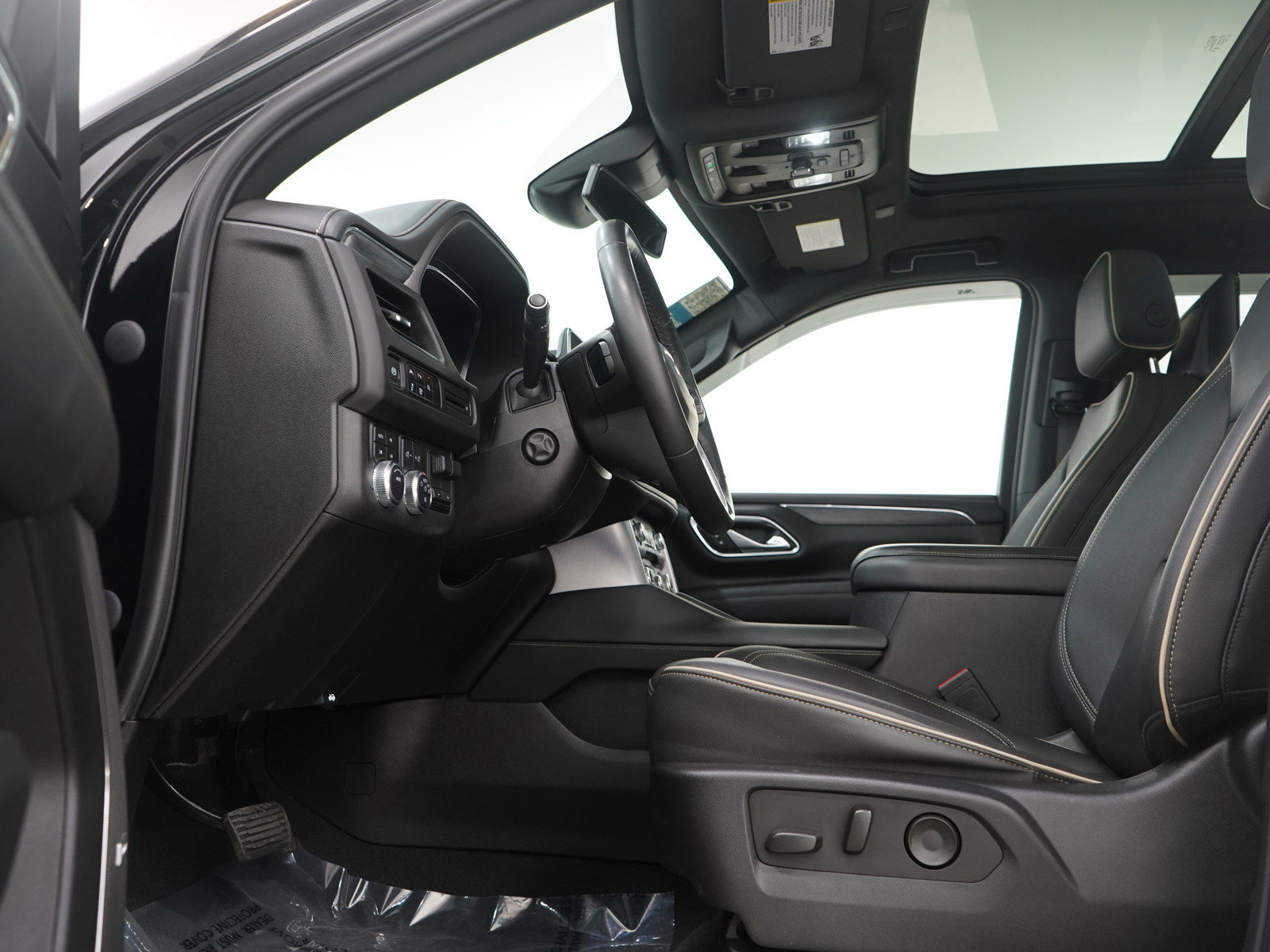 Used 2023 GMC Yukon XL SLT w/ SLT Premium Package image 26