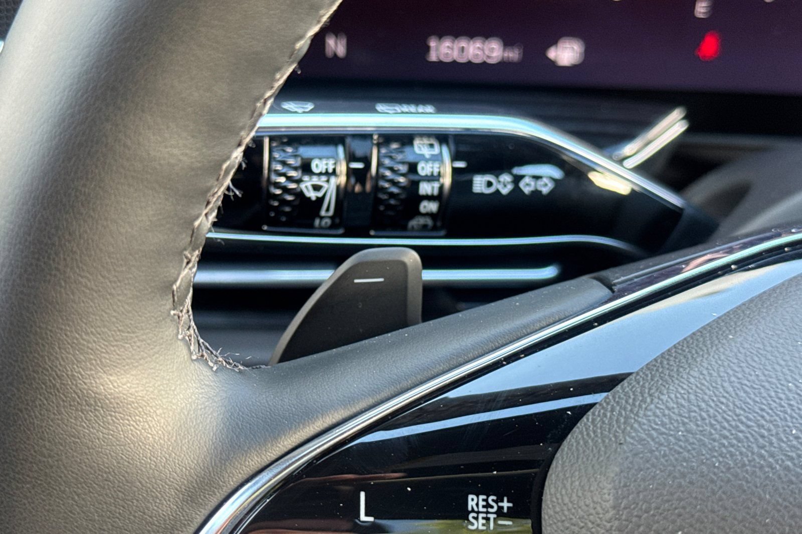 Used 2025 Cadillac Escalade Sport w/ LPO, ONYX Package AWD/4WD image 36