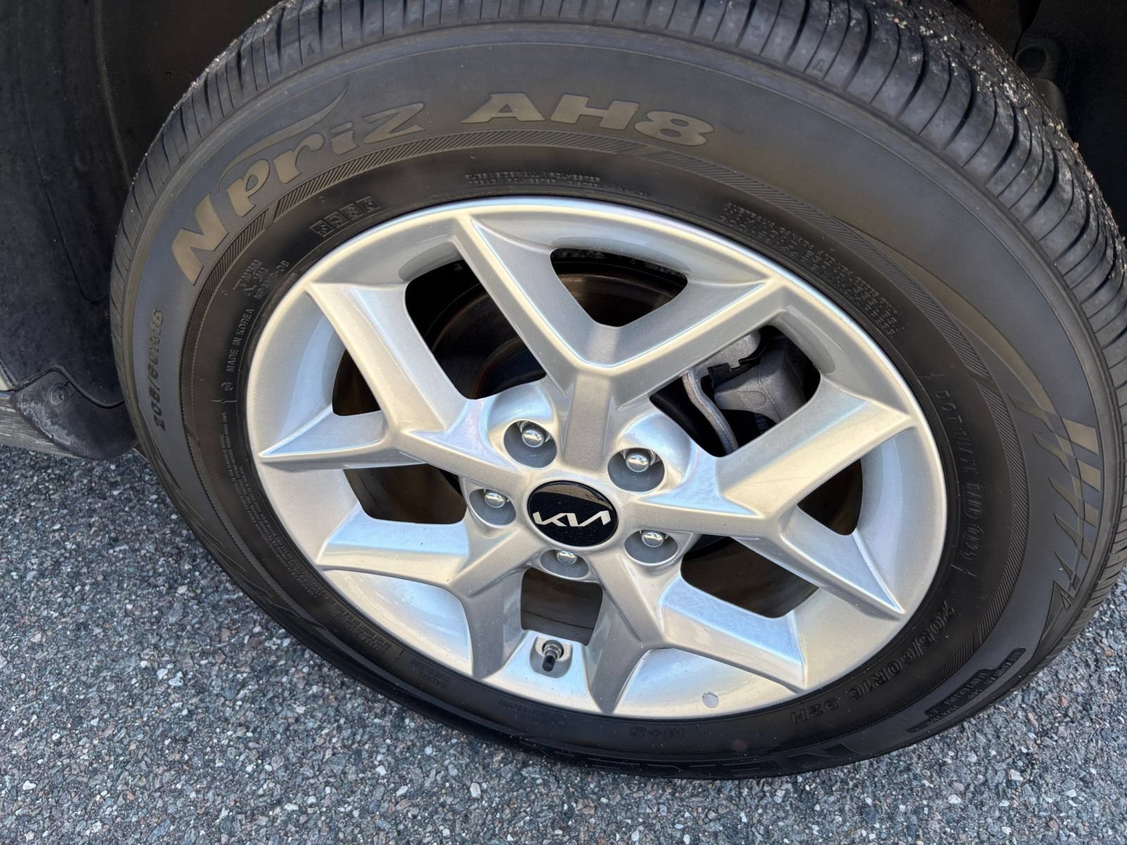 Used 2025 Kia Soul LX w/ LX Technology Package FWD image 27