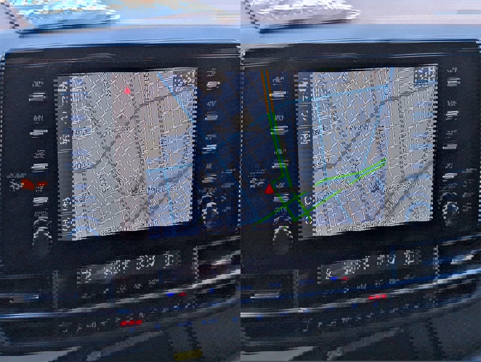 Used 2022 Toyota Sienna Platinum image 19