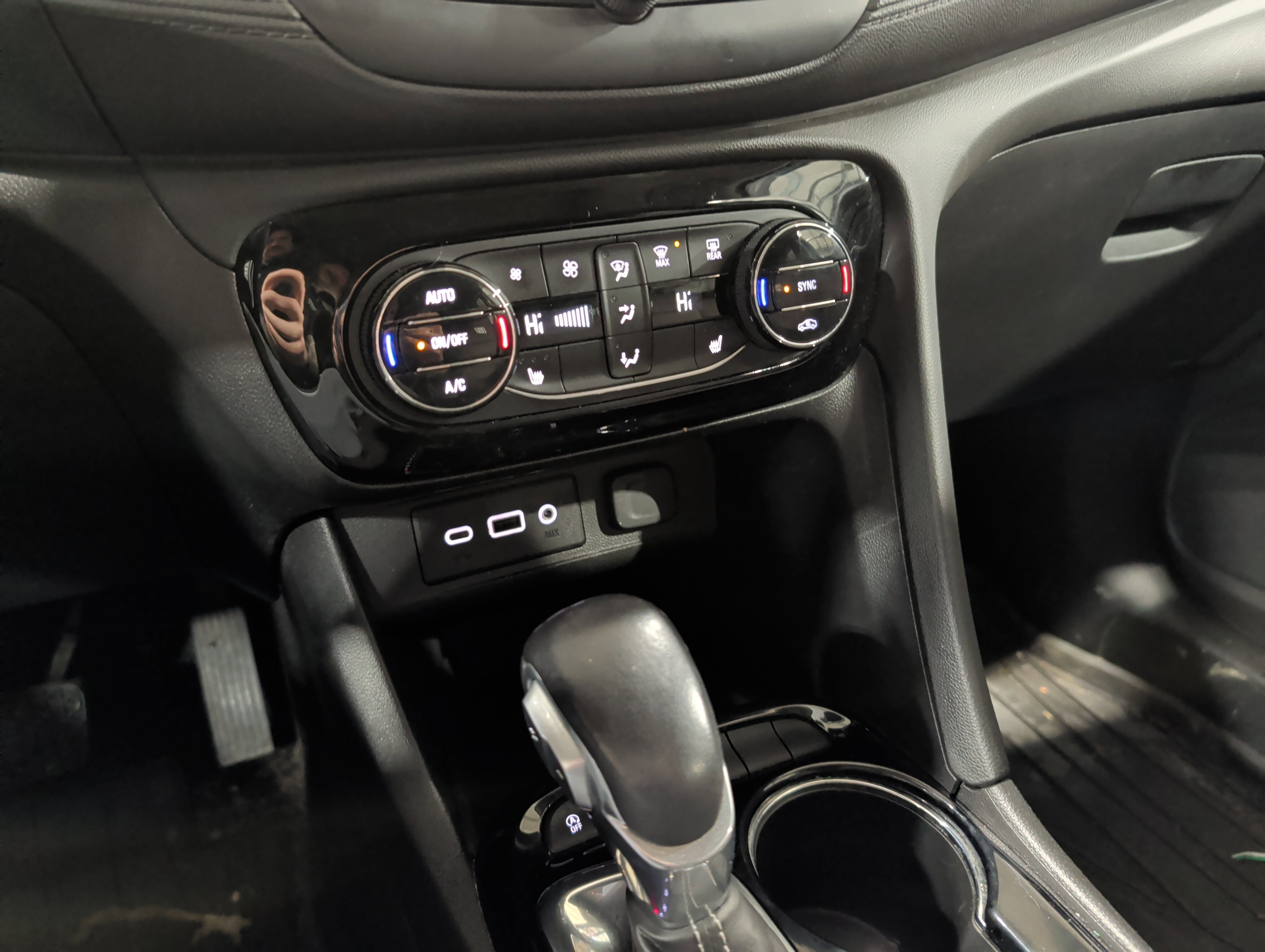 Used 2023 Buick Encore GX Essence w/ Experience Buick Package image 11