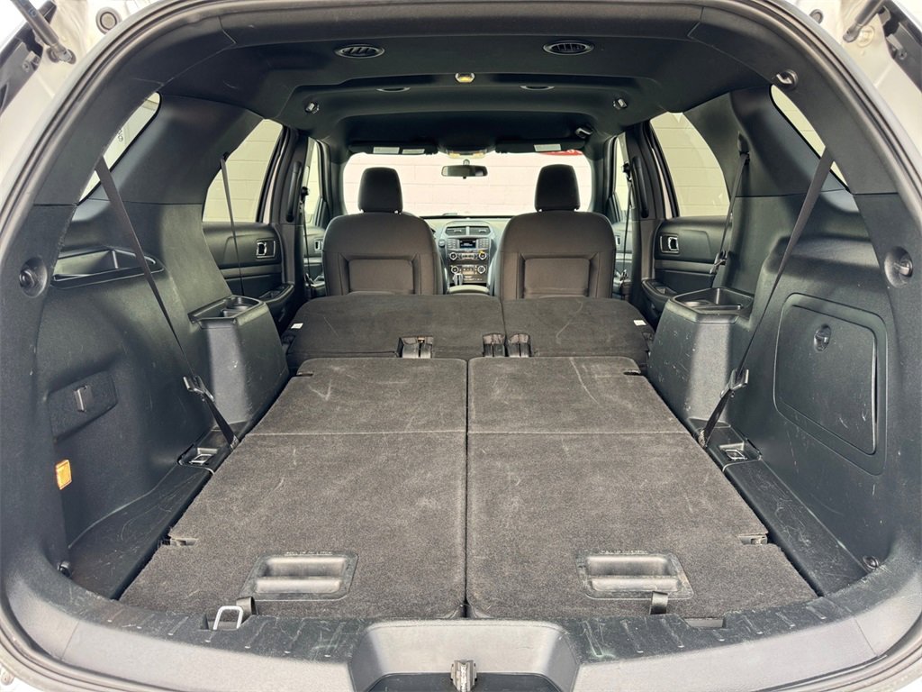 Used 2019 Ford Explorer XLT image 32