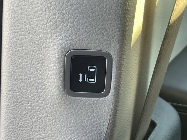 Certified 2024 Chrysler Pacifica Touring-L image 12