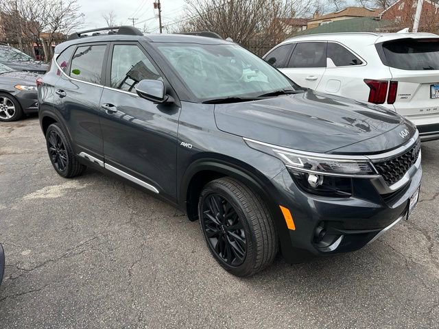 Used 2023 Kia Seltos Nightfall Edition image 3