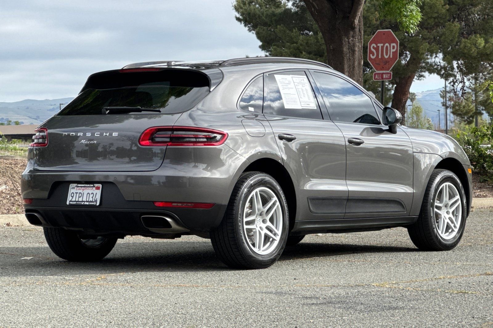 Used 2018 Porsche Macan image 3