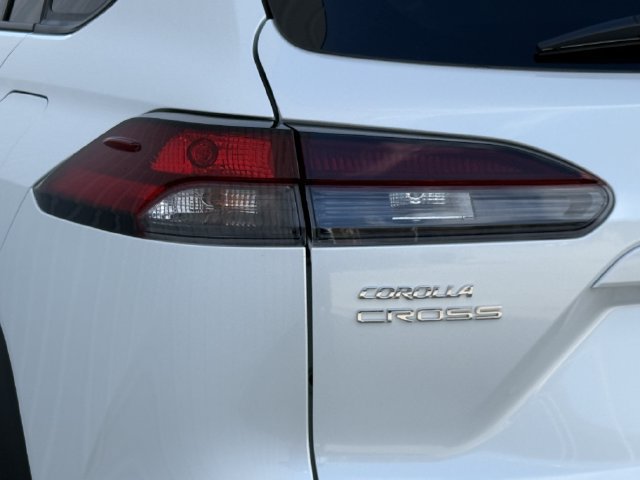 Used 2026 Toyota Corolla Cross LE FWD image 6