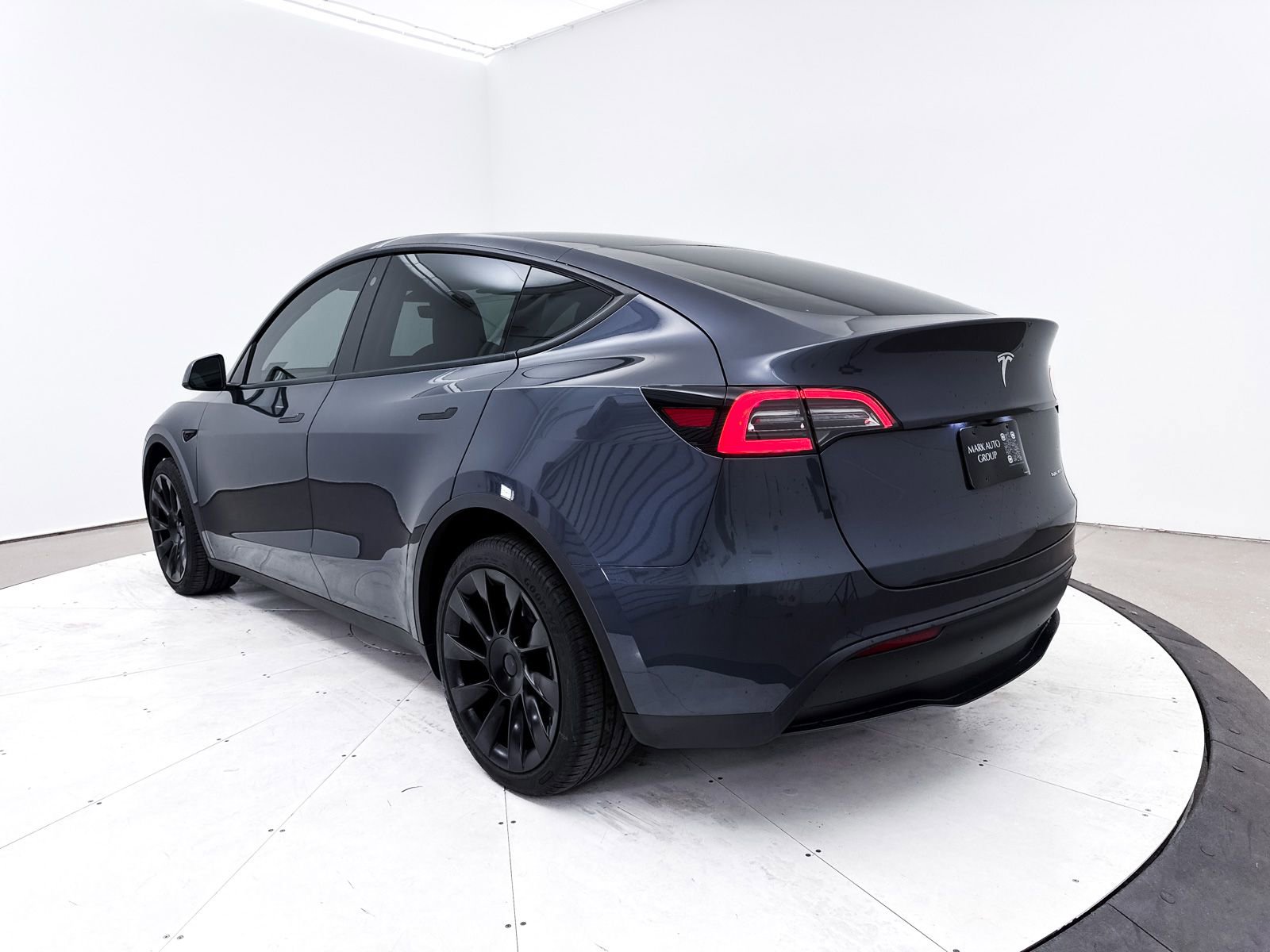 Used 2023 Tesla Model Y Long Range image 16