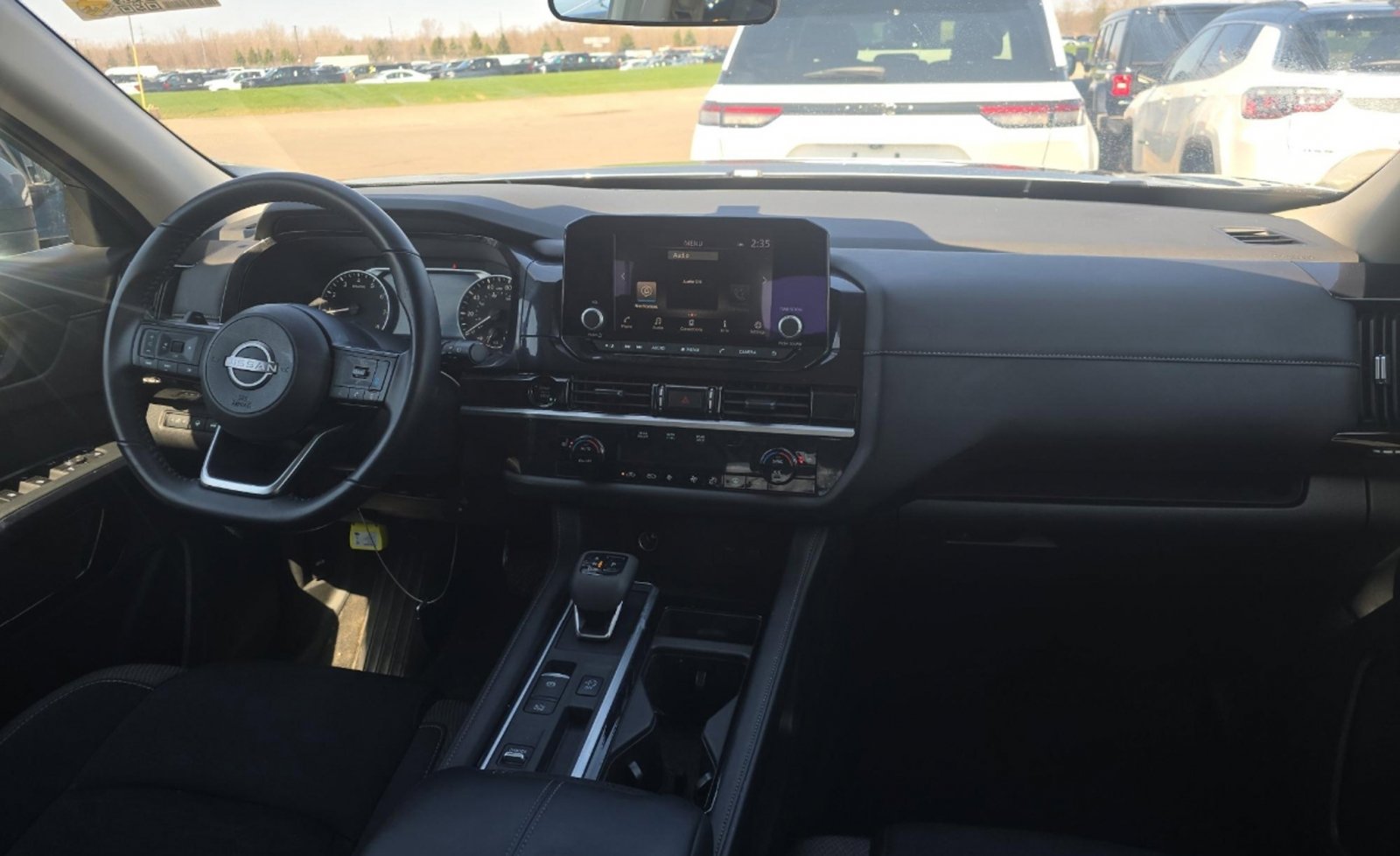 Used 2025 Nissan Pathfinder SV FWD image 10