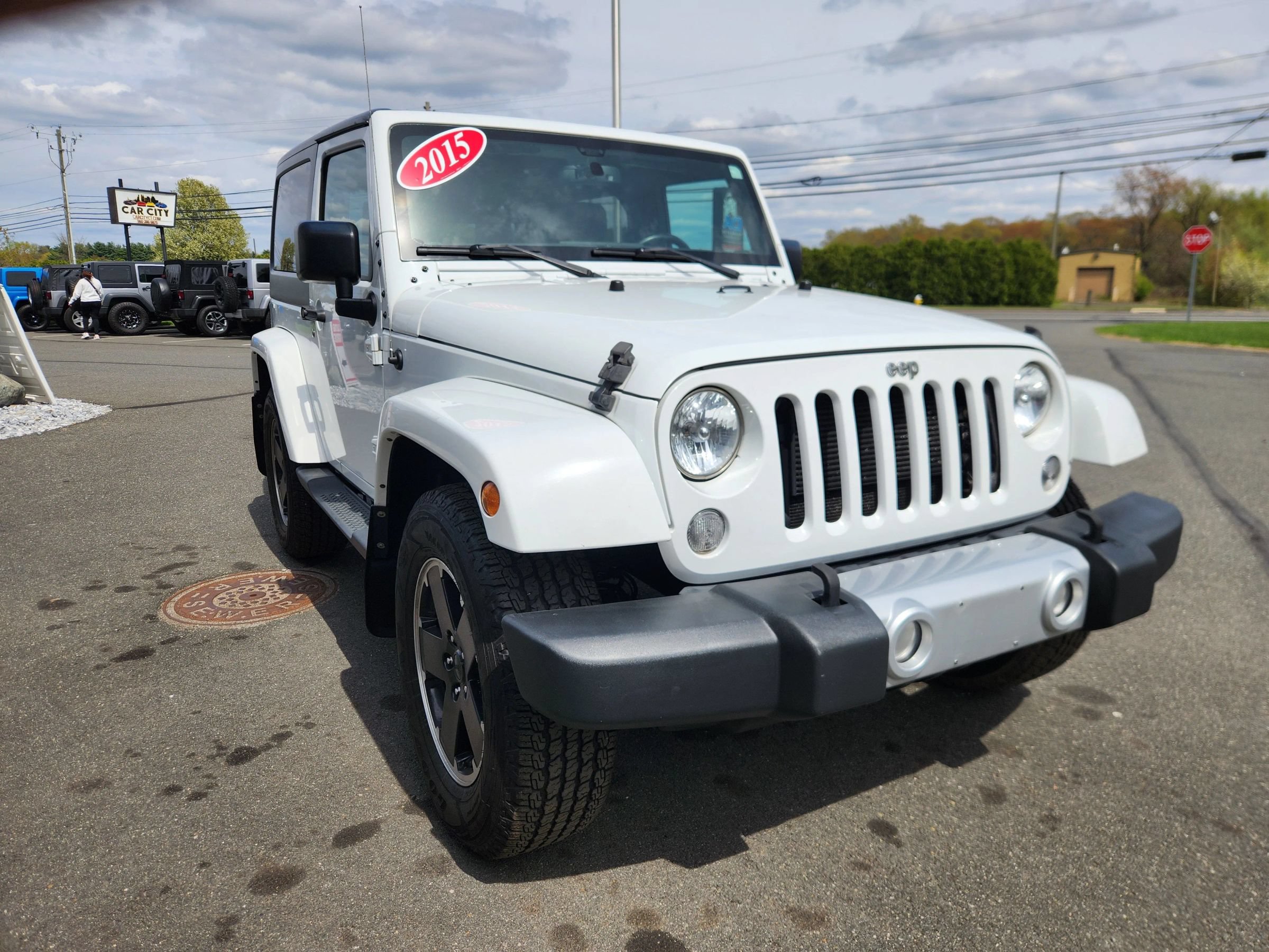 Used 2015 Jeep Wrangler Sahara w/ Dual Top Group AWD/4WD image 22