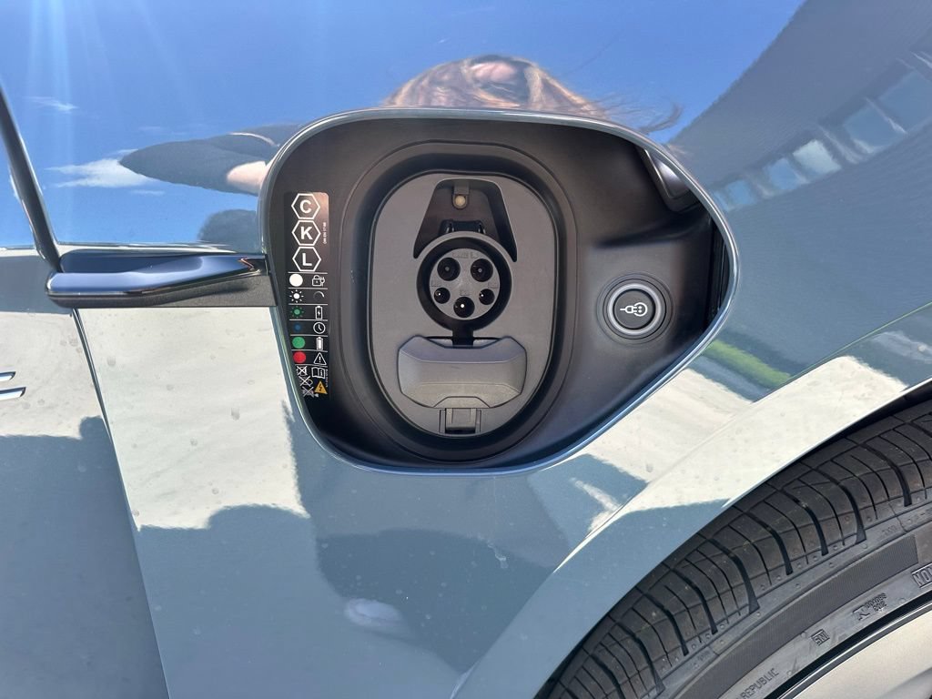 New 2026 Porsche Taycan 4S AWD/4WD image 45