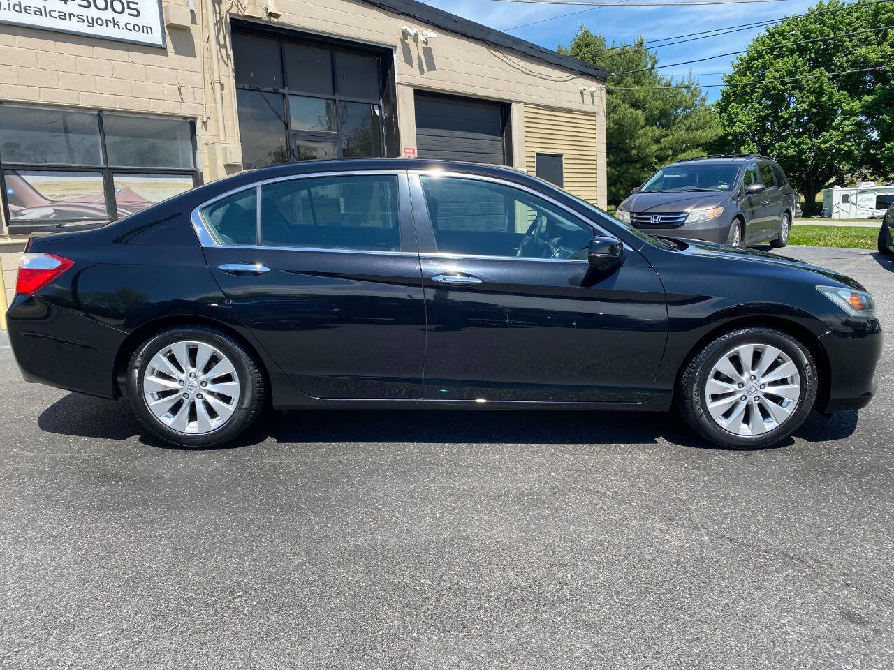 Used 2015 Honda Accord EX image 2