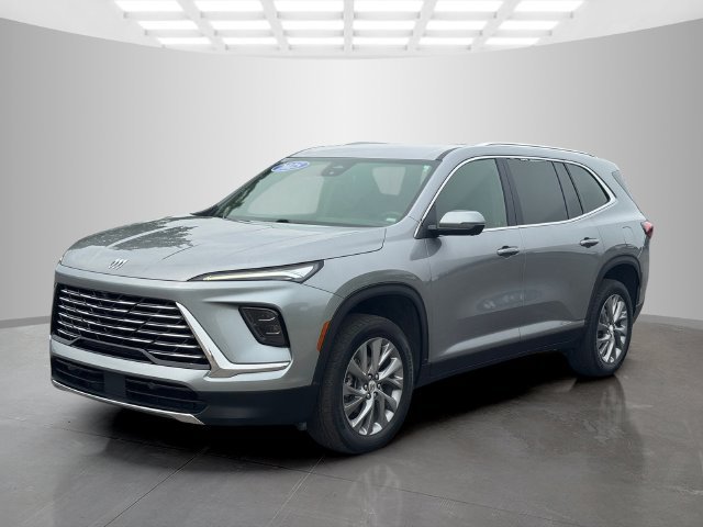 Used 2025 Buick Enclave Preferred AWD/4WD image 3