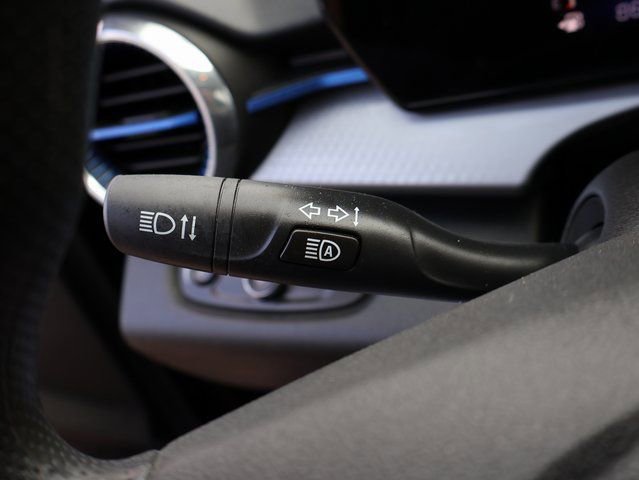 Certified 2025 Chevrolet Trax LT image 36